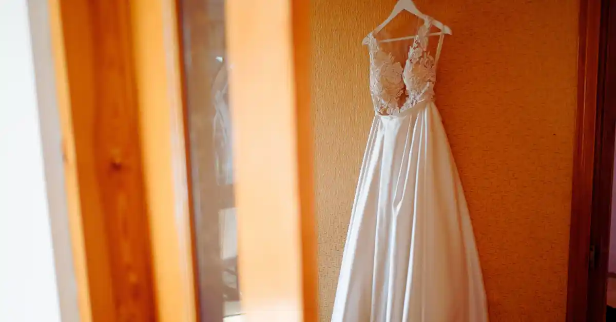 Dramatic Silhouettes & Voluminous Skirts - Lens of Lights UK